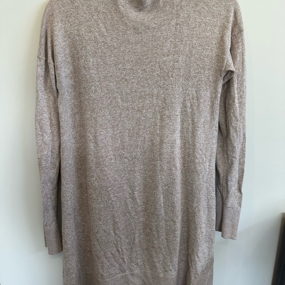 8/$20 Express Women's Tan Sweater Cardigan Medium NWOY - Picture 2 of 6